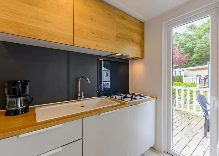 Mobil Avec Terrasse A Saint-jean-de-monts - Api-1-52-1042 * Saint-Jean-de-Monts