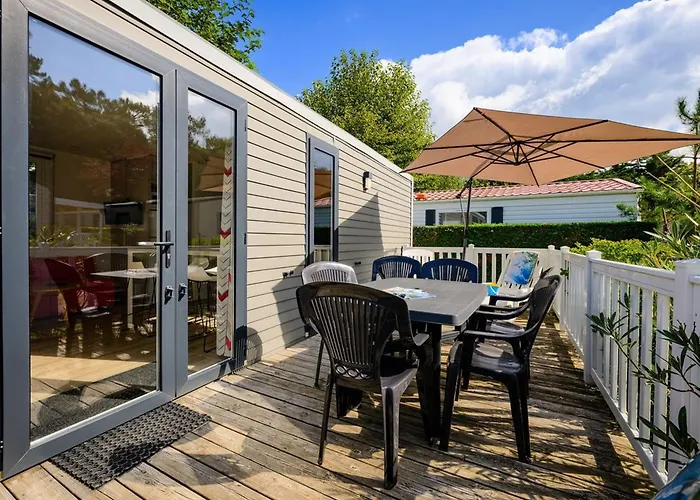 Mobil Avec Terrasse A Saint-jean-de-monts - Api-1-52-1042 Camping