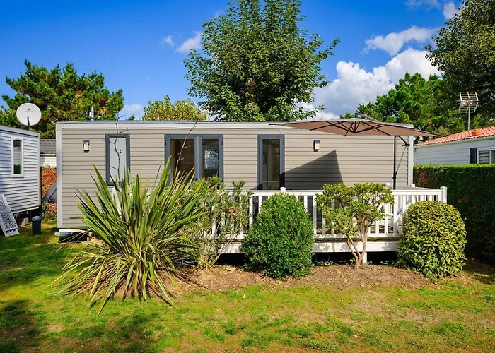 Mobil Avec Terrasse A Saint-jean-de-monts - Api-1-52-1042 * Saint-Jean-de-Monts
