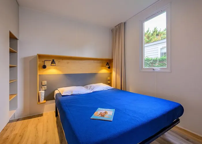 Camping Mobil Avec Terrasse A Saint-jean-de-monts - Api-1-52-1042