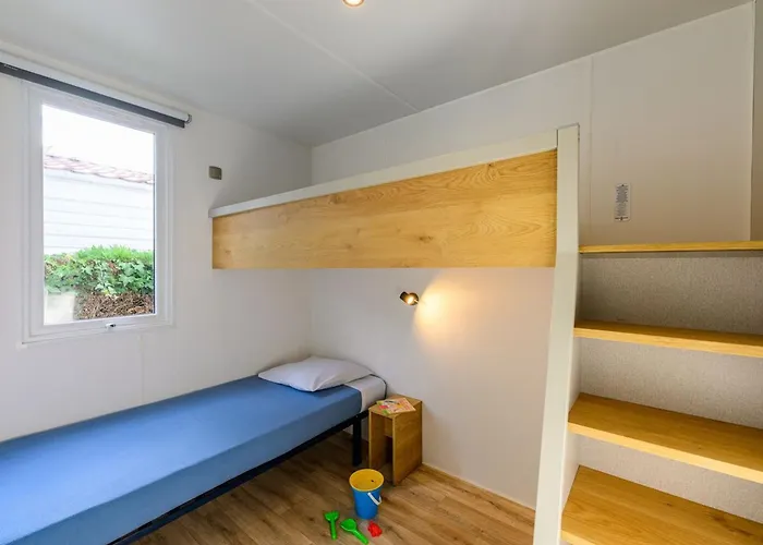 Mobil Avec Terrasse A Saint-jean-de-monts - Api-1-52-1042 * Saint-Jean-de-Monts